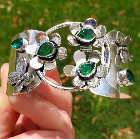 New Unique Peridot Butterflies and Flowers Silver Cuff Bracelet. - Picture 4 of 16